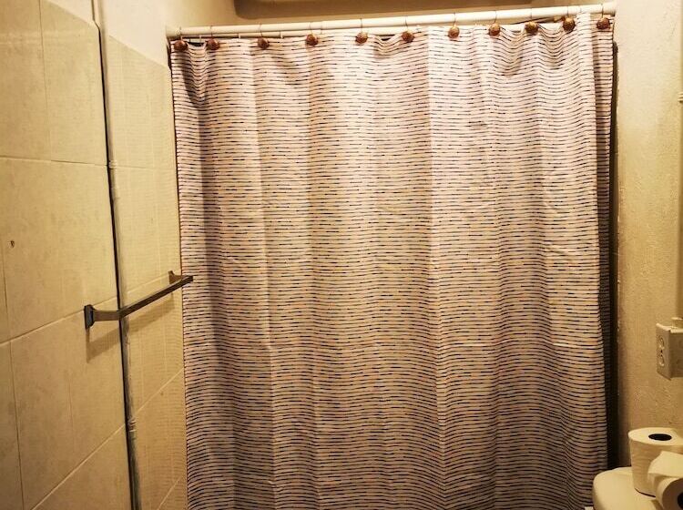 Vela Lounge & Hostel Pv Caters To Male