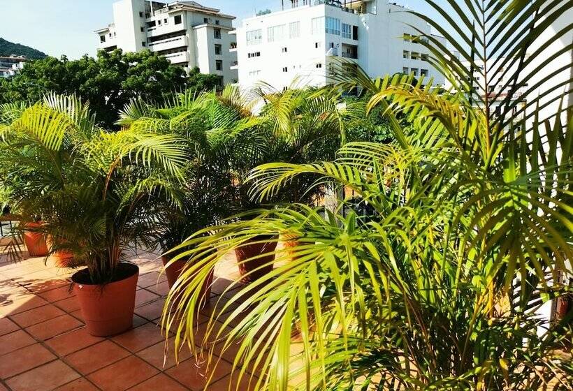 Vela Lounge & Hostel Pv Caters To Male