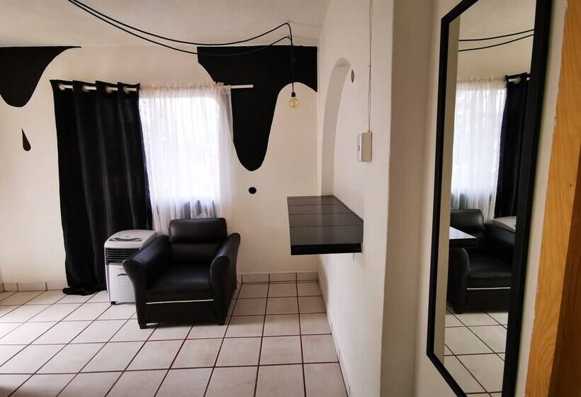 Vela Lounge & Hostel Pv Caters To Male