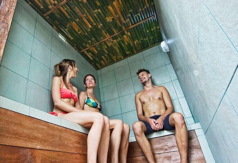 Отель Floating Leaf Eco Luxury Retreat