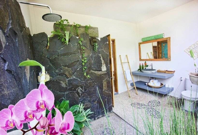 Отель Floating Leaf Eco Luxury Retreat