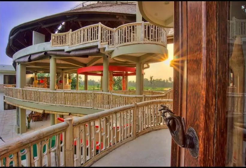 Отель Floating Leaf Eco Luxury Retreat