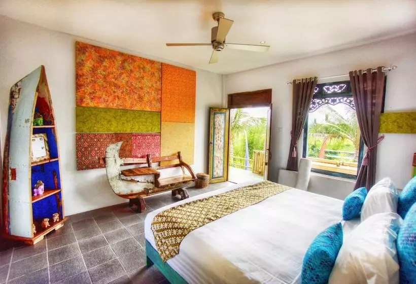 Отель Floating Leaf Eco Luxury Retreat