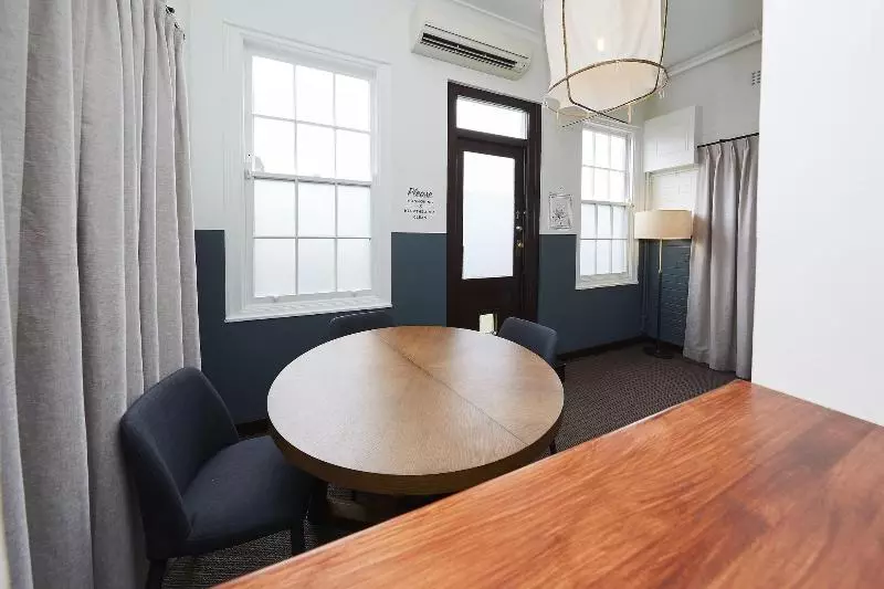 Bridgeview Hotel Willoughby