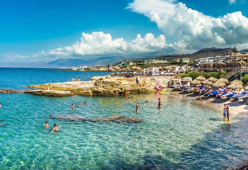 בית מלון כפרי Porto Greco Village Beach