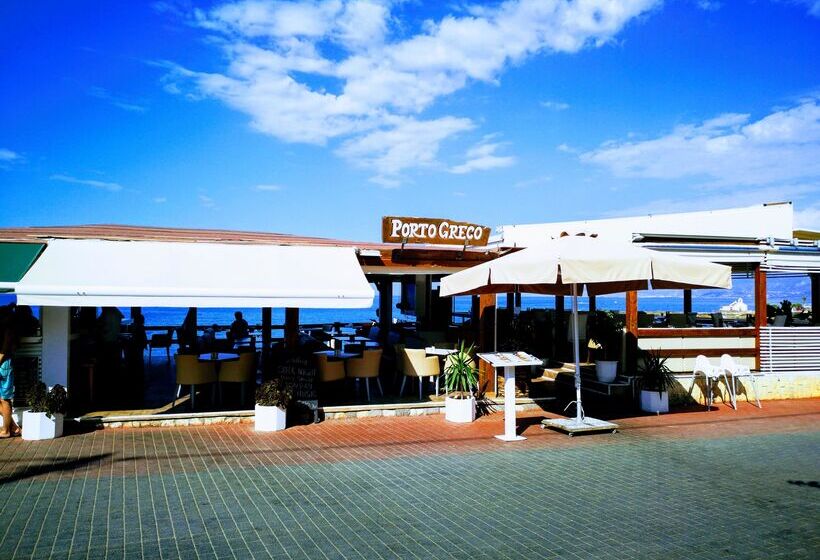 בית מלון כפרי Porto Greco Village Beach