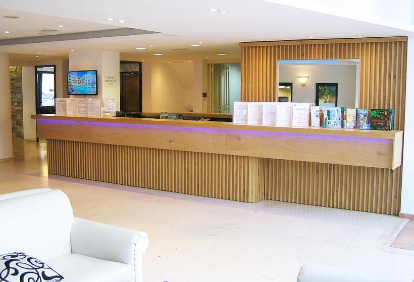 בית מלון כפרי Porto Greco Village Beach