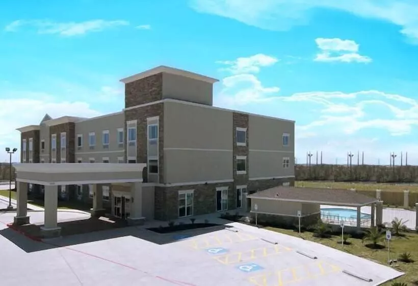 Отель Quality Inn & Suites Victoria East