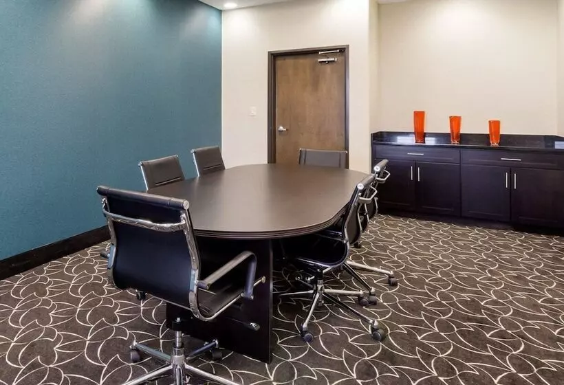 Отель Quality Inn & Suites Victoria East