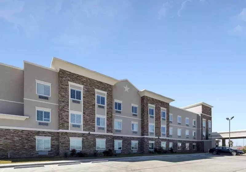 Отель Quality Inn & Suites Victoria East