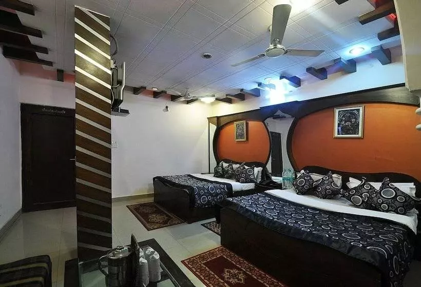 호텔 Roma Deluxe New Delhi Railway Station