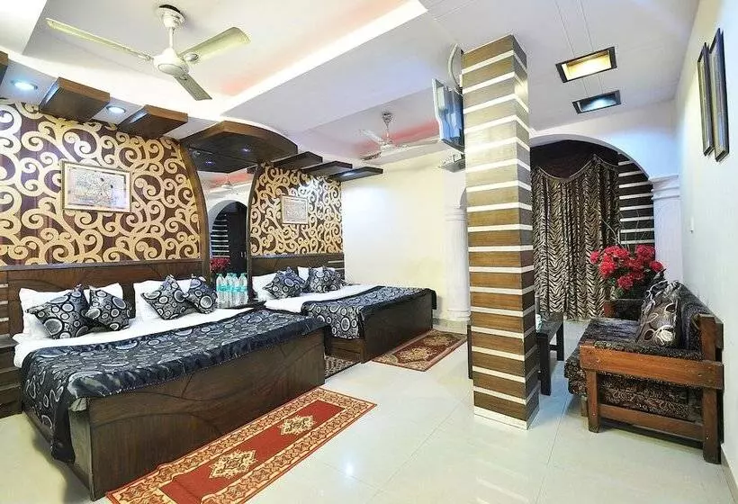 호텔 Roma Deluxe New Delhi Railway Station