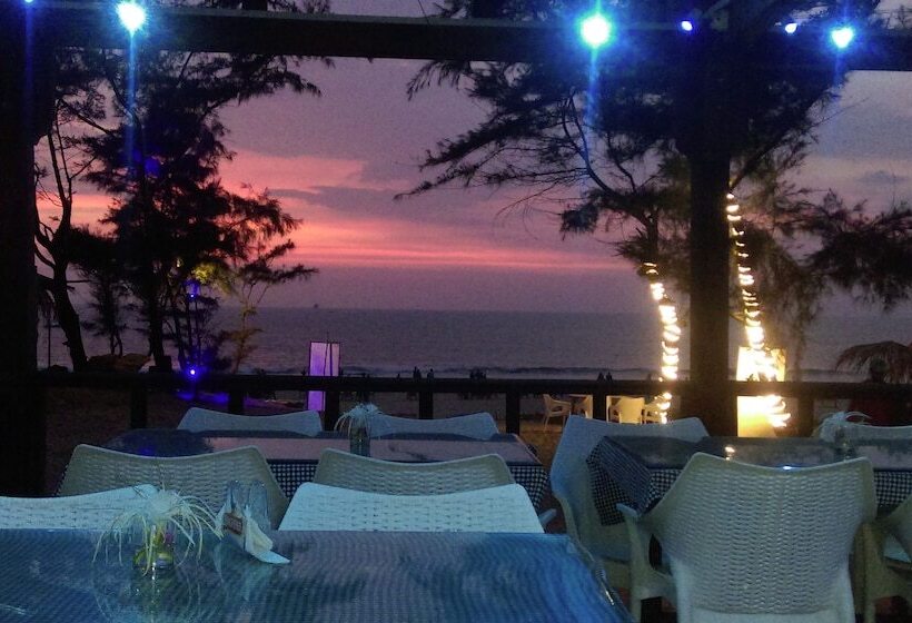 فندق Shining Sand Beach