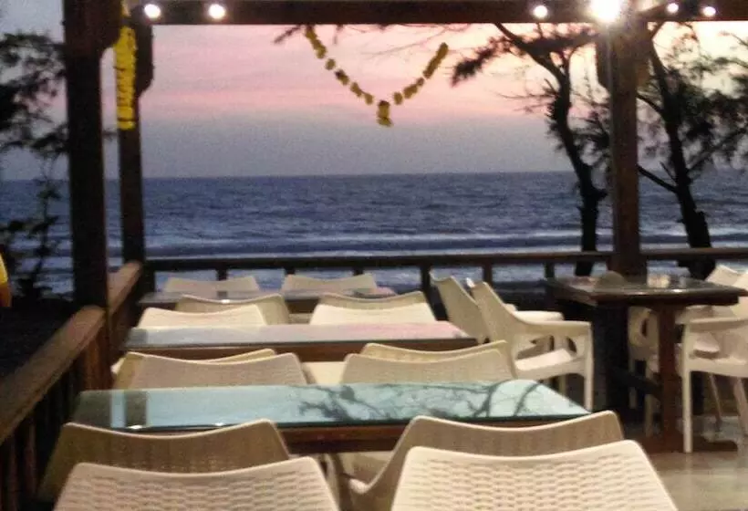 Hotel Shining Sand Beach