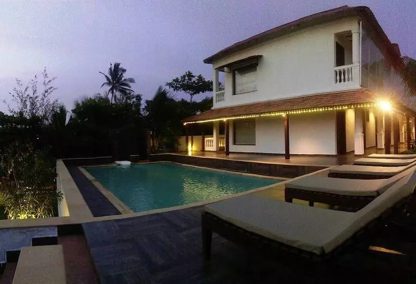 Hotel Shining Sand Beach