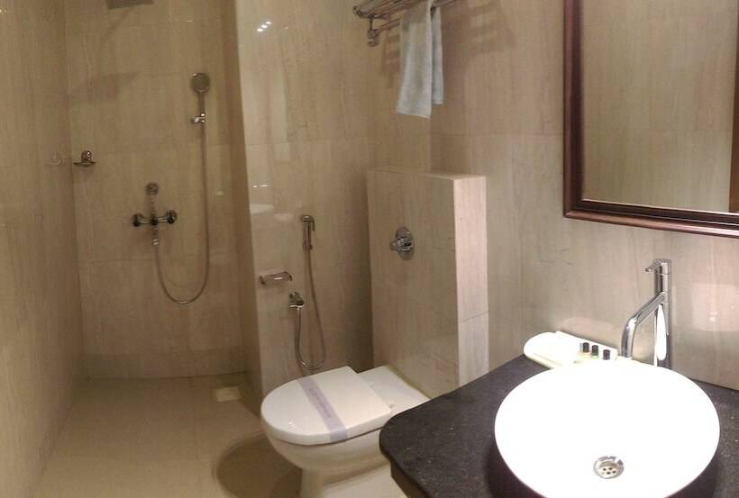 فندق Shining Sand Beach