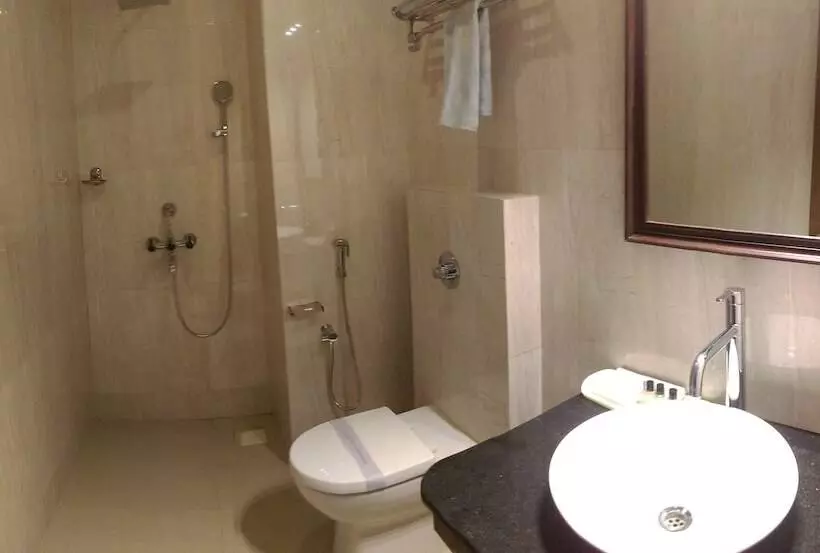 Hotel Shining Sand Beach