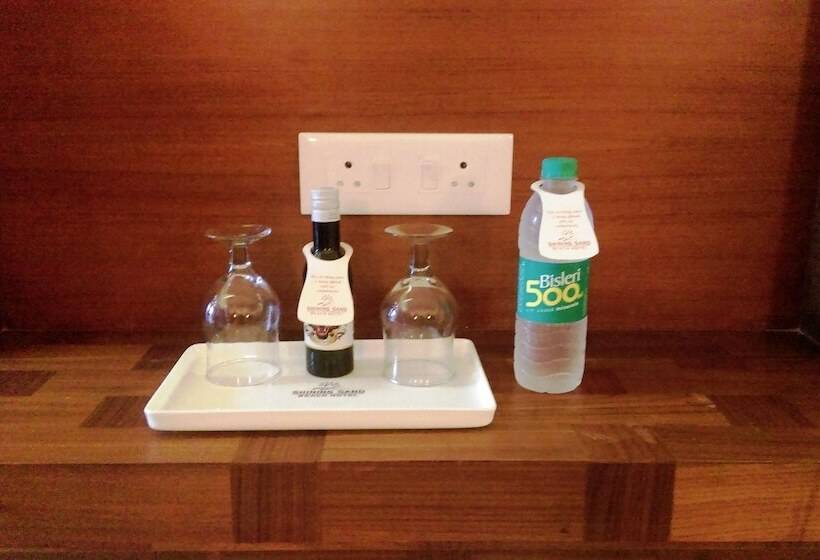 فندق Shining Sand Beach