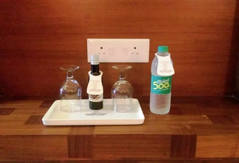 Hotel Shining Sand Beach