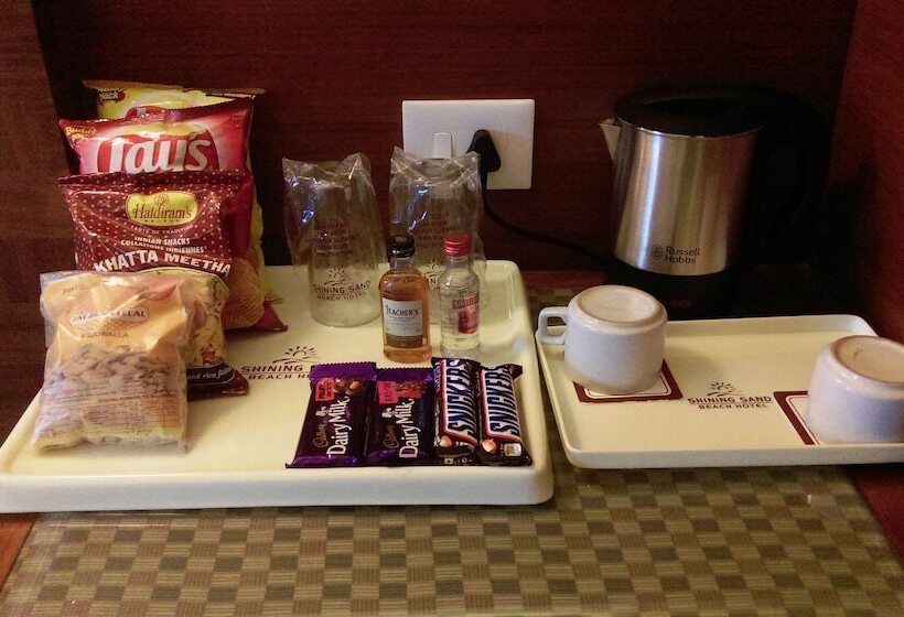 فندق Shining Sand Beach