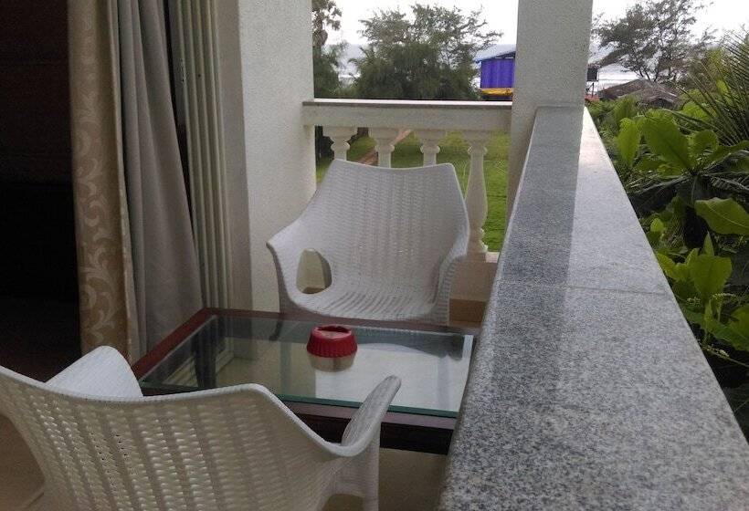 فندق Shining Sand Beach