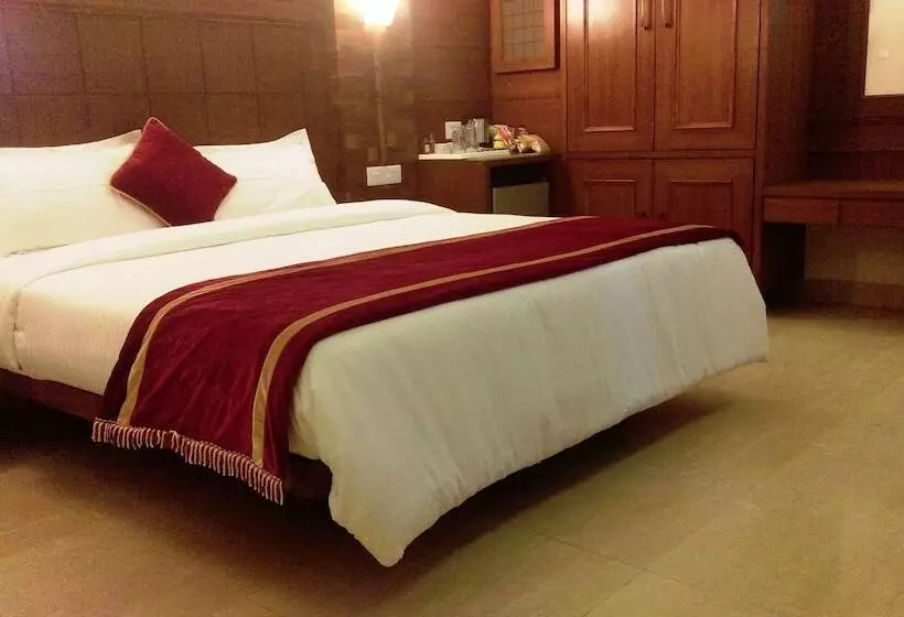 Hotel Shining Sand Beach