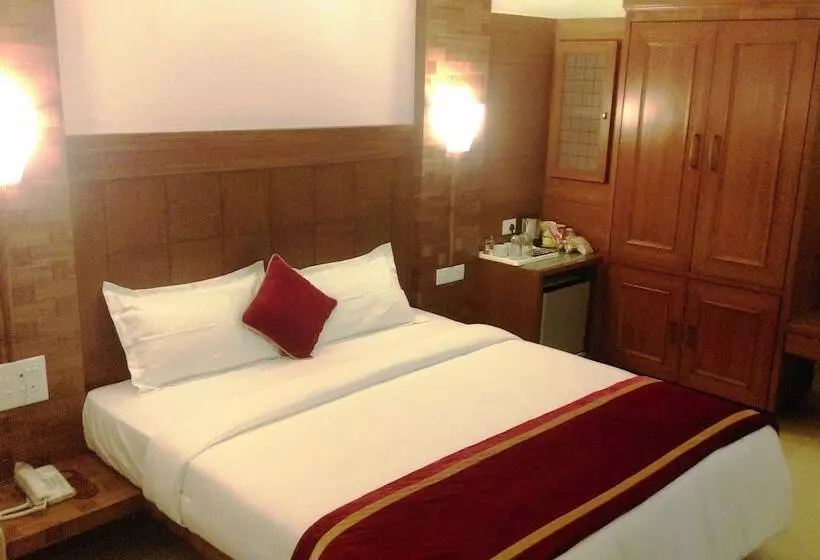 Hotel Shining Sand Beach