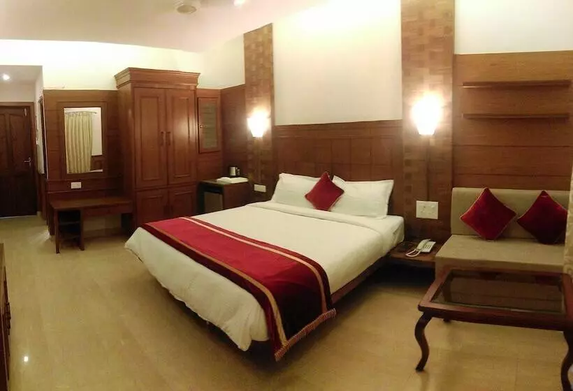 Hotel Shining Sand Beach