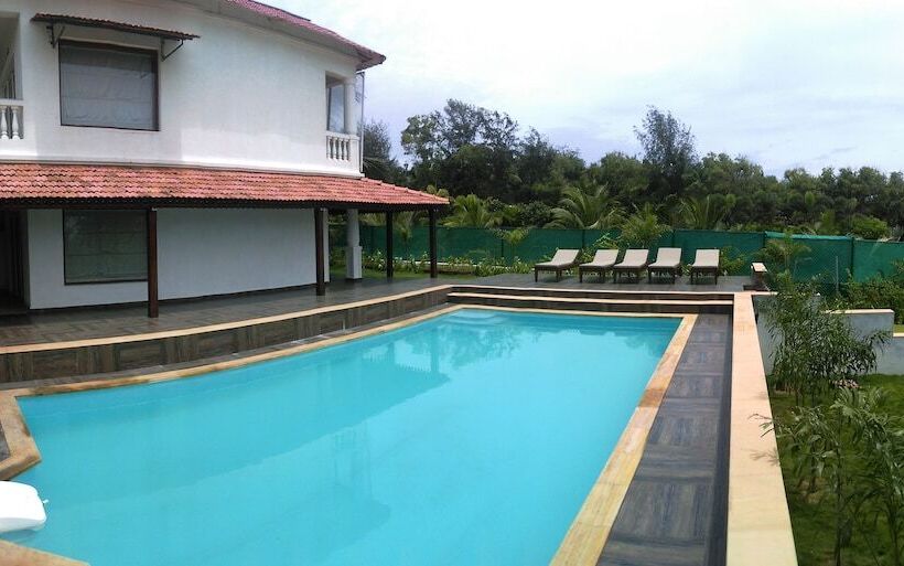 فندق Shining Sand Beach