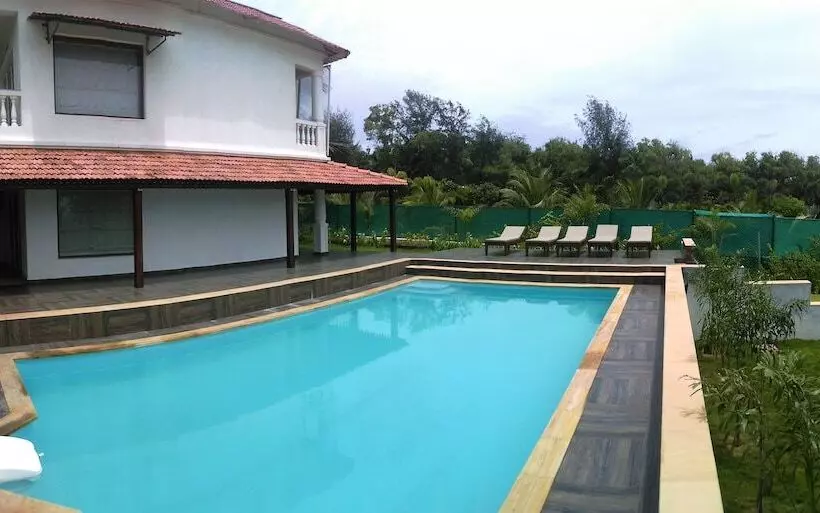 Hotel Shining Sand Beach