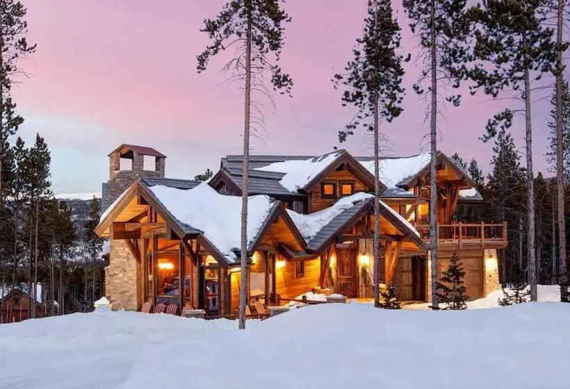 Отель Slopeside Manor On Peak 8