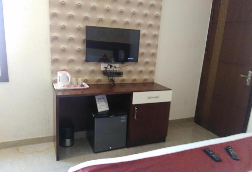 فندق Taj Heights