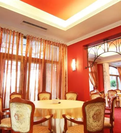 هتل The Vineyards Spa & Resort