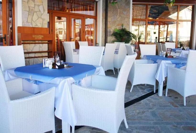 هتل The Vineyards Spa & Resort