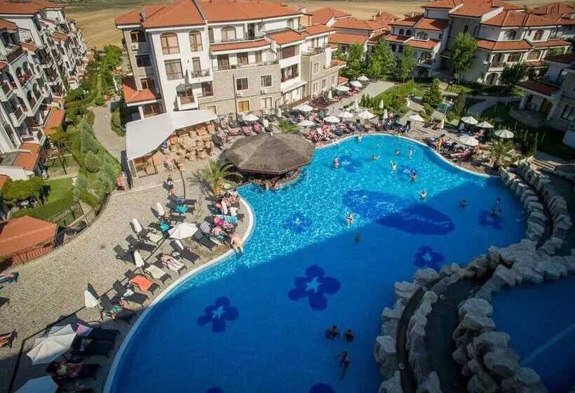 هتل The Vineyards Spa & Resort