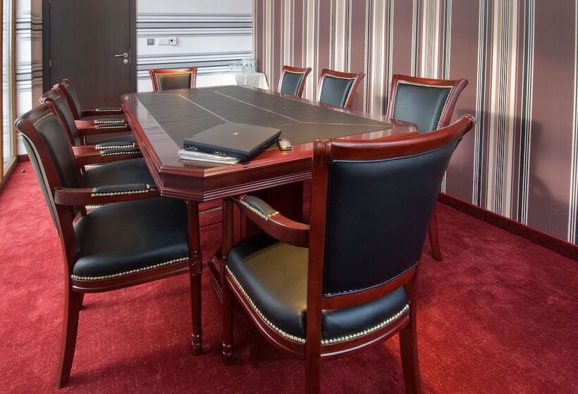 هتل The Vineyards Spa & Resort