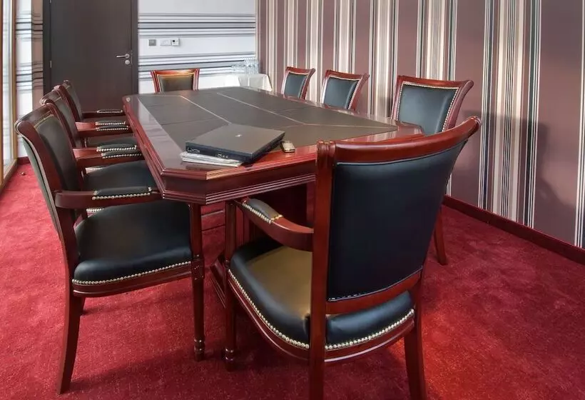 هتل The Vineyards Spa & Resort