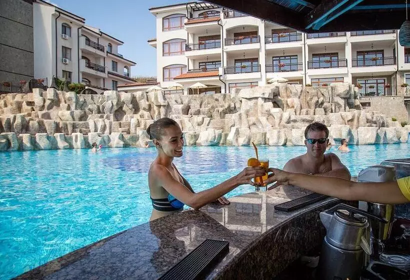 هتل The Vineyards Spa & Resort