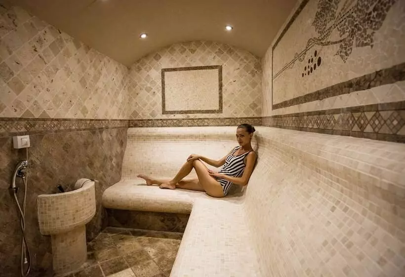 هتل The Vineyards Spa & Resort