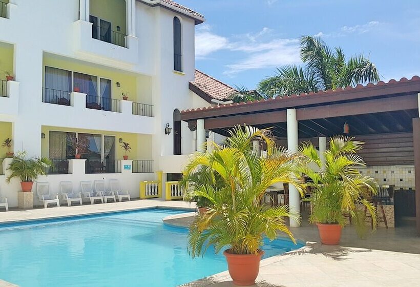 هتل West Bay Colonial