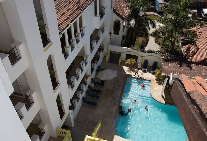 هتل West Bay Colonial