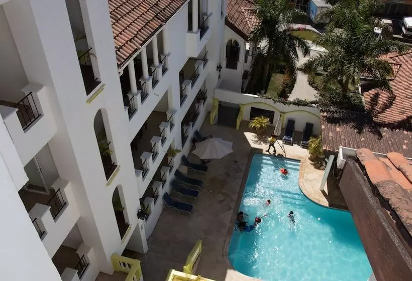 هتل West Bay Colonial