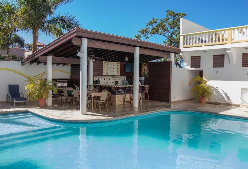 هتل West Bay Colonial