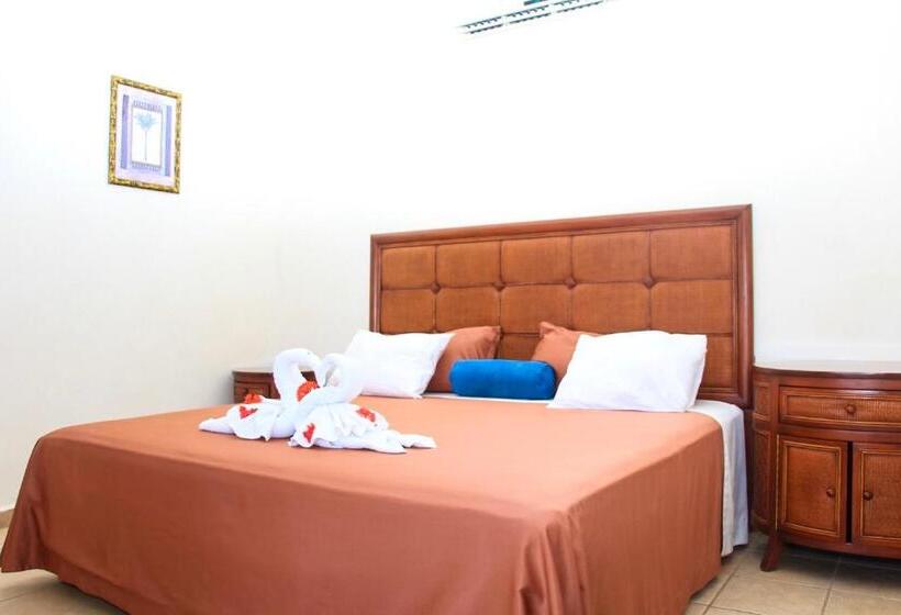 هتل West Bay Colonial