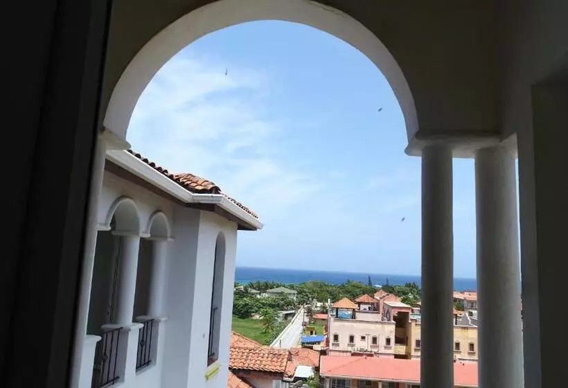 هتل West Bay Colonial