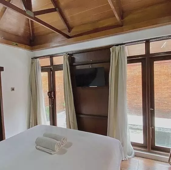 Chrome Hotel & Resort Solo