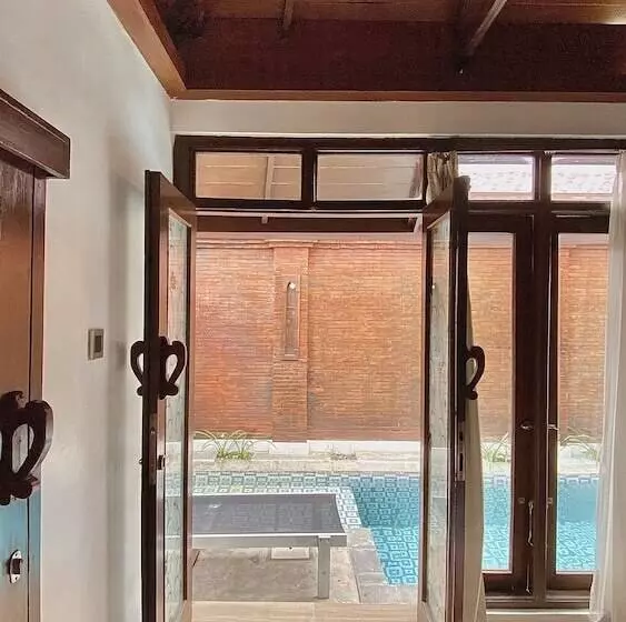 Chrome Hotel & Resort Solo