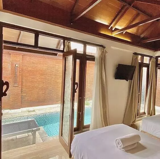 Chrome Hotel & Resort Solo