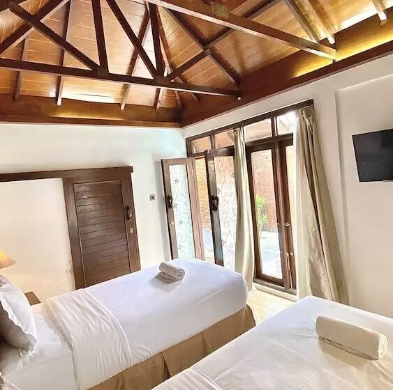 Chrome Hotel & Resort Solo