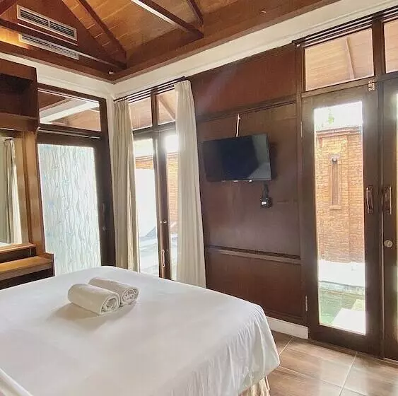 Chrome Hotel & Resort Solo